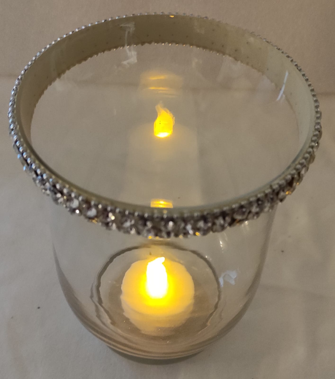 Featured image for “Porta candela in vetro con strass”